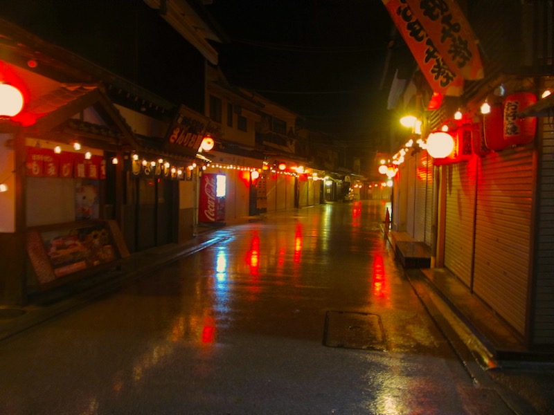 Miyajima-strada-notturna